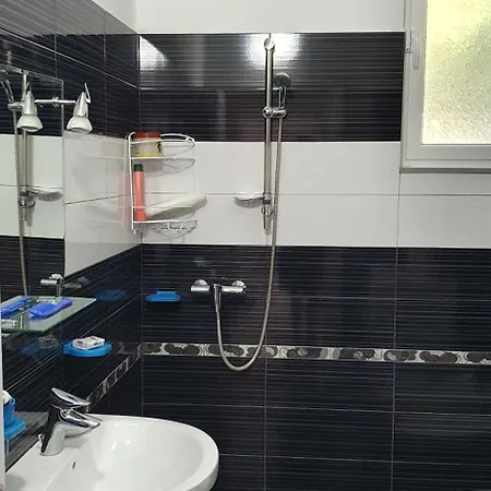 בית נופש Borsh Private House סרנדה