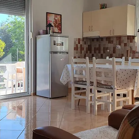 בית נופש Borsh Private House *
